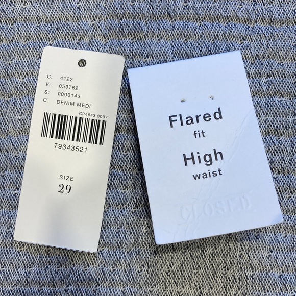 Closed Hi-Sun Crop Flare Jeans - Picture 8 of 16